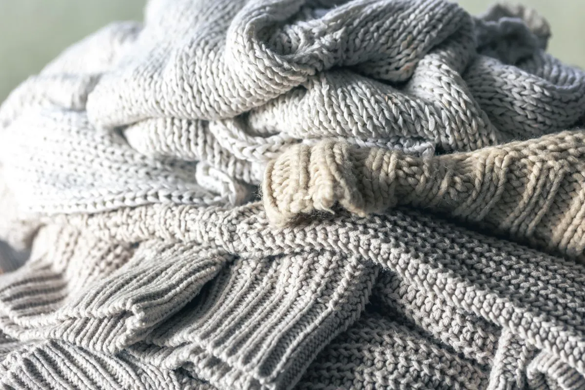 冬物クリーニングに出さないとどうなる？放置のリスク